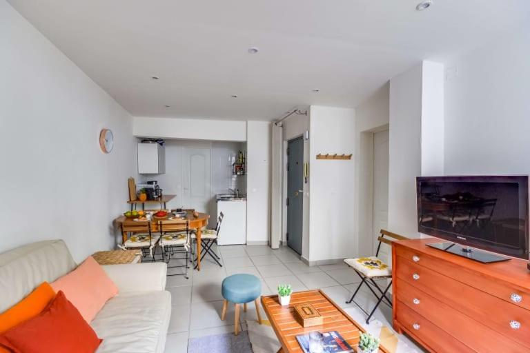 Guestready - Bel Apt A 6 Min Du Metro Gare Du Nord Paris Bagian luar foto
